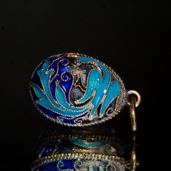 ATQ ART NOUVEAU KOKOSHNIK STERLING SILVER BLUE HUES CLOISONNE RUSSIAN EGG CHARM - Picture 1 of 7